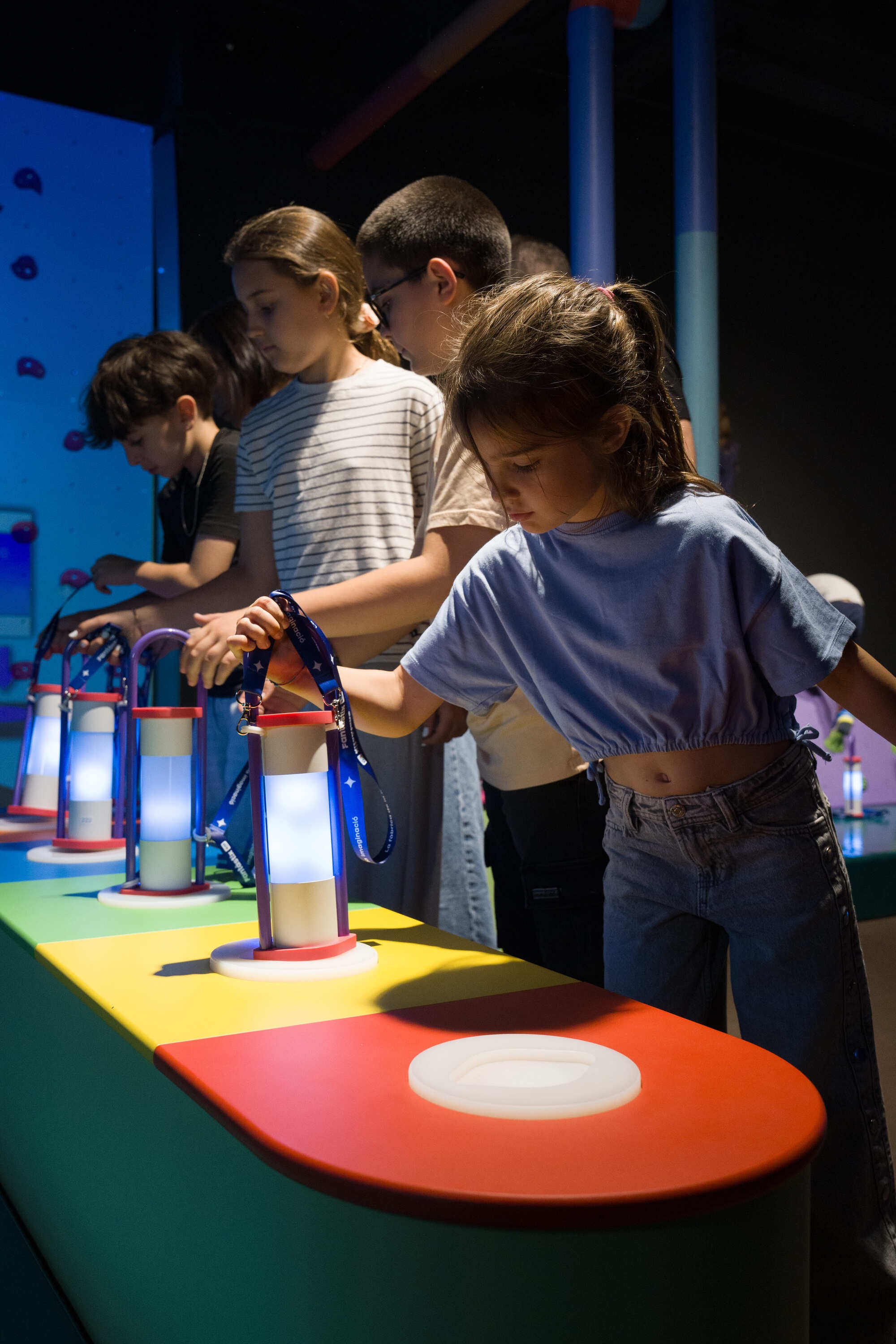 Fantàstix del Super3 — La fàbrica de la imaginació, Grup Transversal × 3Cat, 2026. Dan Aparicio: Coordinador de producció freelance · Supervisió musical · Disseny sonor (imatge 3)