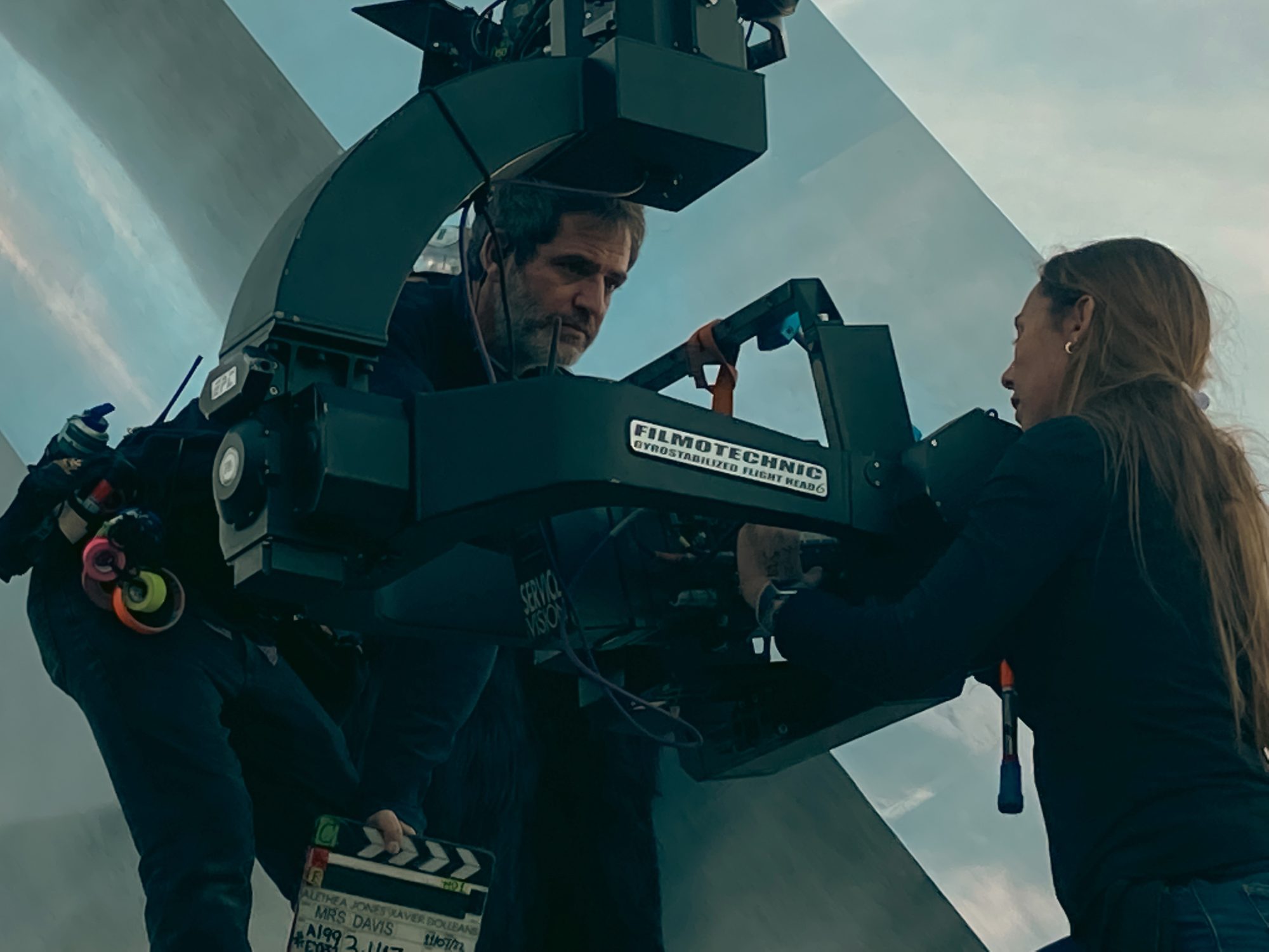 Mrs. Davis, Peacock, 2023. Dan Aparicio: Auxiliar de càmera A · 5 episodis (imatge 3)